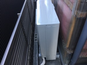 ダイキン　天吊りエアコン　室外機